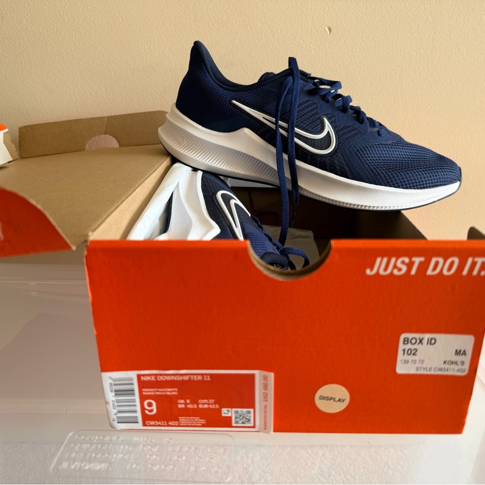 Nike Men's Navy Athletic Sneakers size 9